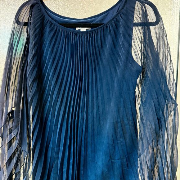 Liliana Pleated Sheer Flowing Cape Sleeve Blouse Navy Blue Women's Size Large - Picture 3 of 6
